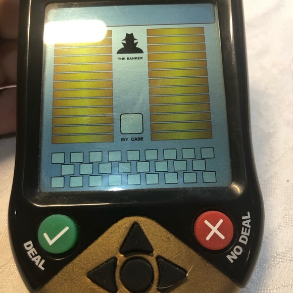 Deal Or No Deal Electronic Handheld Video Game By Endemol (2006) [TESTED] - Picture 4 of 10